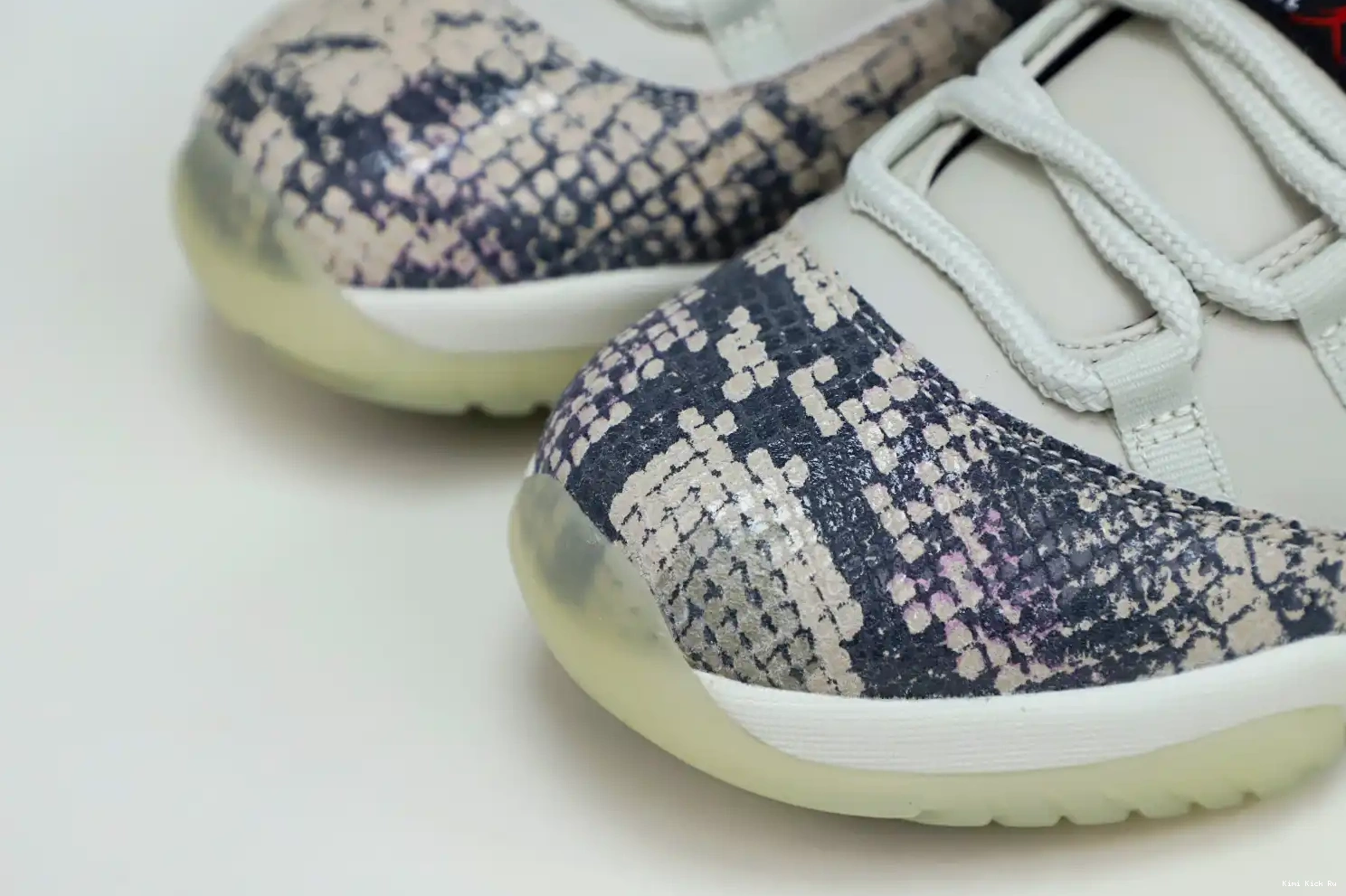 LOW Kimikick JORDAN AIR 11 SNAKESKIN LIGHT BONE 0610